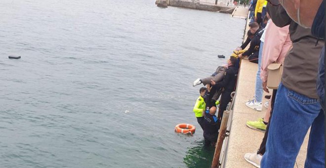 Un hombre en silla de ruedas cae al agua en Santander tras quedarse dormido