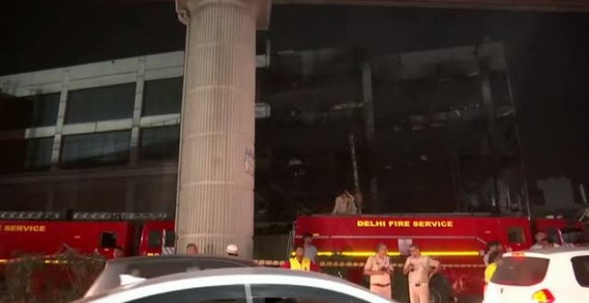 Mueren 27 personas en el incendio de un edificio de cuatro plantas en Nueva Delhi