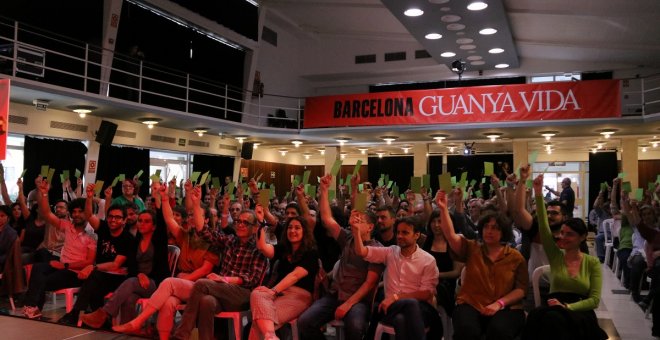 Barcelona en Comú abre la puerta para que Colau opte a un tercer mandato en la alcaldía de la capital catalana