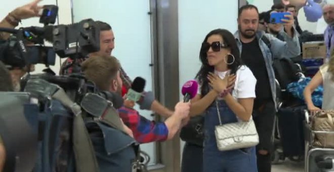Chanel recibe una calurosa bienvenida en Barajas tras su éxito en Eurovisión