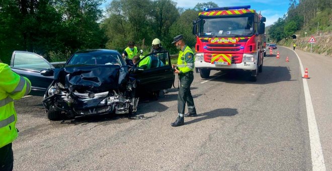 Fallece una mujer de 66 años tras un choque frontal de dos coches en Cabezón de la Sal