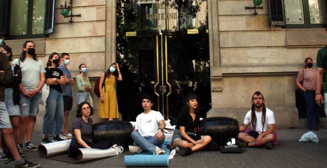 Un centenar d'estudiants protesten contra la sentència del 25% de castellà a les aules i la nova llei d'universitats