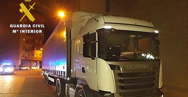 Recuperado un camión robado en Cantabria con prendas de una conocida firma