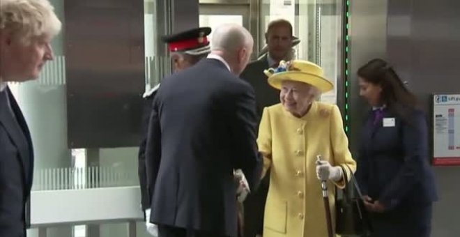 La Reina Isabel inaugura en Londres una línea de metro con su nombre