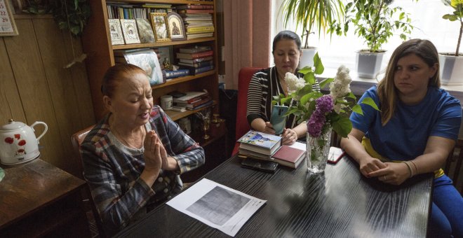 Madres y esposas ucranianas, unidas en busca de sus soldados