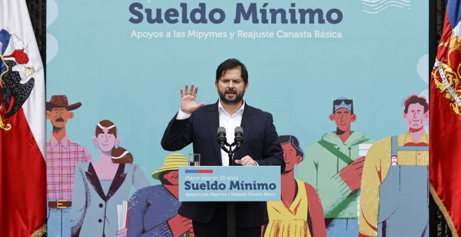 Boric promulga una ley que contempla la mayor subida del salario mínimo en Chile en casi 30 años