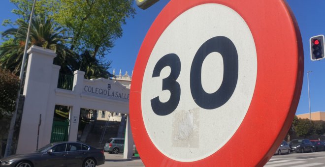Un conductor multado con 100 euros por ir a 31 km/h en la 'zona 30' de León