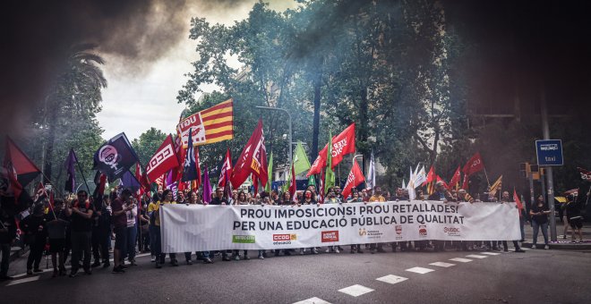 Els mestres tornen a manifestar-se en el setè dia de vaga amb menys seguiment i una enquistada pugna amb Educació