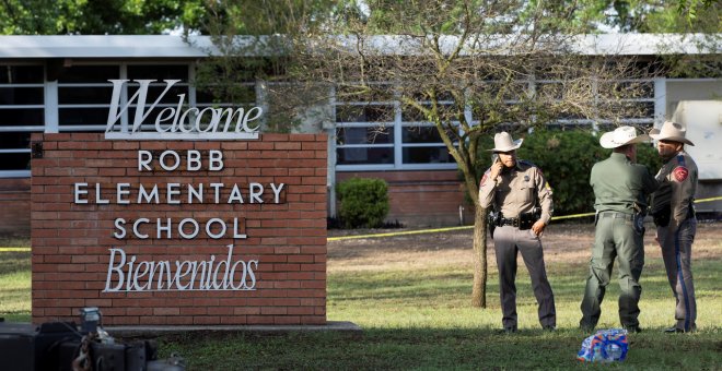 Detenido otro joven a las afueras de un instituto en Texas que portaba dos rifles