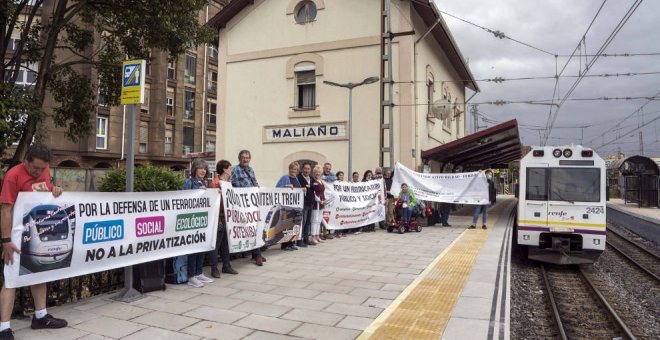 Camargo recibe a los participantes en la movilización en defensa del ferrocarril