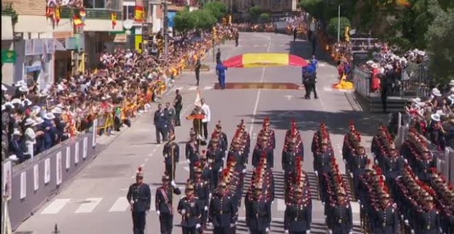 Los reyes presiden el desfile de las Fuerzas Armadas en Huesca