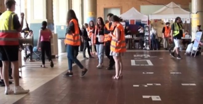 Cientos de ucranianos gitanos, varados en la estación central de Praga