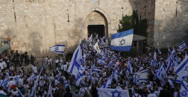 Unos 50.000 israelíes marchan por Jerusalén entre enfrentamientos y gritos racistas como "muerte a los árabes"