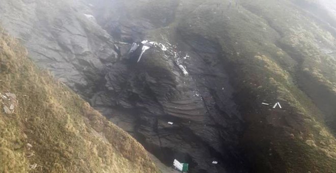 Encuentran el avión desaparecido en Nepal con 14 cadáveres