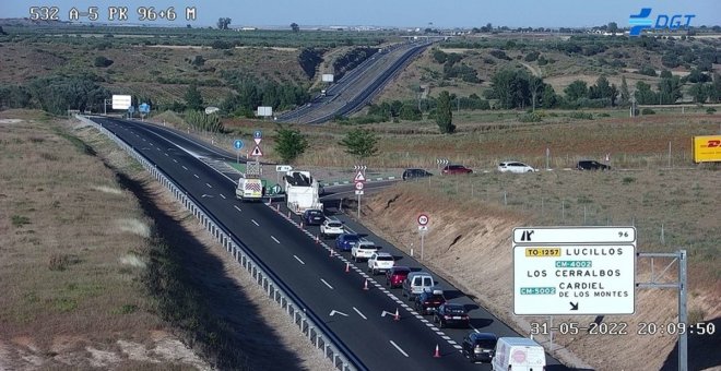 Cortada al tráfico la A-5 en sentido Madrid por el vuelco de un camión a la altura de Los Cerralbos