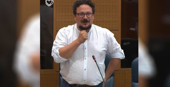 La genial respuesta de un diputado de Podemos a PP y Vox en la Asamblea de Madrid por llamar "socialcomunista" al Gobierno