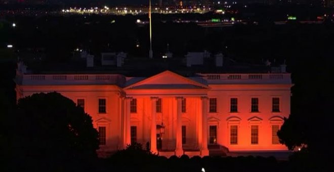 La Casa Blanca se ilumina de naranja contra las armas de fuego