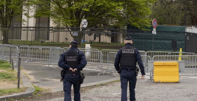 Condenan con penas de hasta 20 meses de prisión a los seis menores implicados en el asesinato del profesor francés Samuel Paty