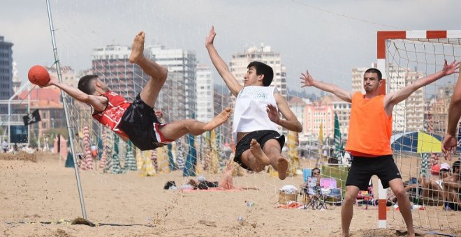 La competición de balonmano playa de Cantabria llegará a Oriñón este fin de semana