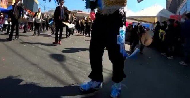 Bolivia recupera el desfile del Gran Poder en un derroche de alegría y fervor