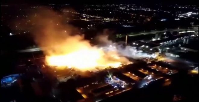 El fuego arrasa la fábrica de Smurfint Kappa en Birmingham