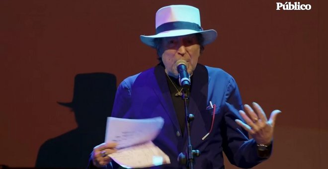 Joaquín Sabina rinde homenaje a Almudena Grandes en el Teatro Español de Madrid