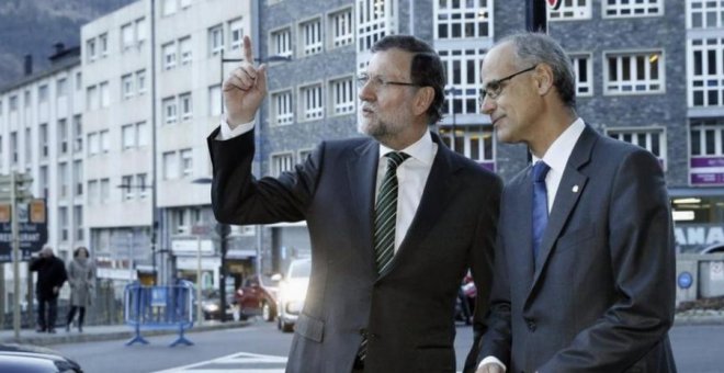 Dominio Público - Marchando un busto de M. Rajoy