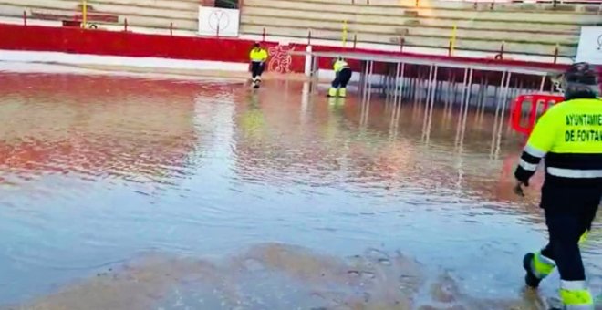 Inundan la plaza de toros de un pueblo de Guadalajara para intentar sabotear un evento musical