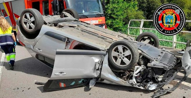 Evacuada a Valdecilla una persona tras el choque de dos coches en Villaescusa