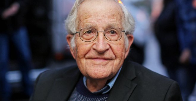 Noam Chomsky analiza el papel de los medios de comunicación en la guerra de Ucrania