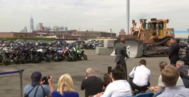 Un centenar de motos ilegales demolidas en Brooklyn