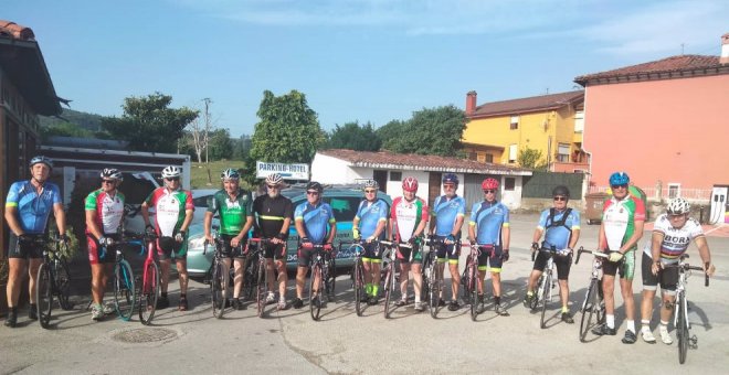 Un grupo de cicloturistas de Rochefort visita Torrelavega