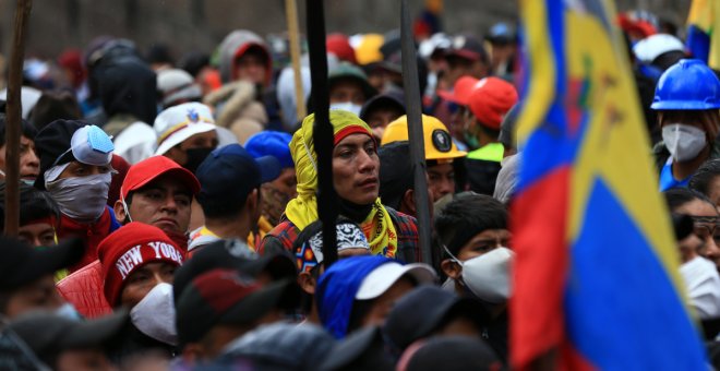 La Policía blinda la sede del Gobierno en Ecuador tras una multitudinaria marcha en el centro de Quito