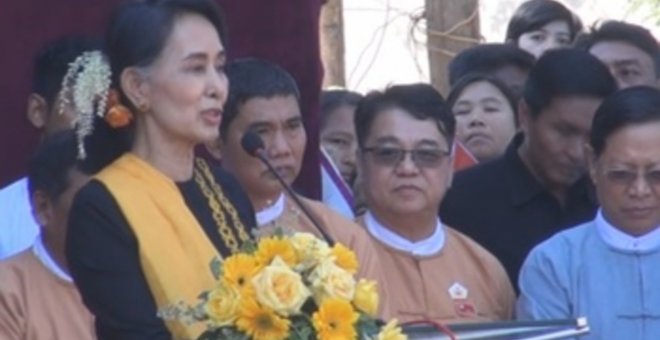 La junta militar birmana confirma el ingreso en prisión de Suu Kyi