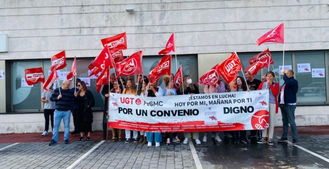 Los trabajadores de Quirón Prevención se manifiestan para exigir un salario justo