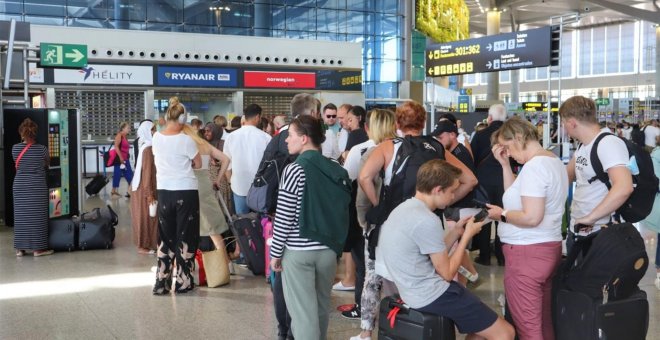 Retrasos y 42 vuelos cancelados en la tercera jornada de huelga en Ryanair