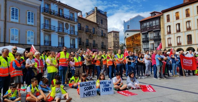 Manifestación contra los 42 despidos en Saint-Gobain Avilés