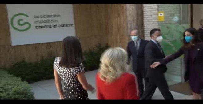 La Reina Letizia visita junto a Jill Biden las instalaciones de la Asociación Española Contra el Cáncer en Madrid