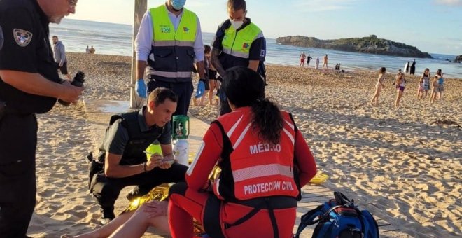 Rescatan a un bañista en la playa de Ris