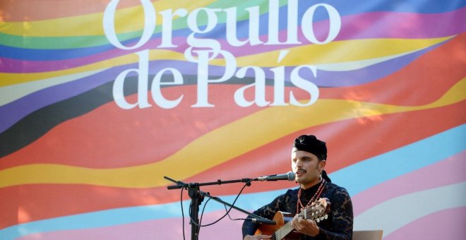 Rodrigo Cuevas, "Reconocimiento Arcoíris", junto a Pedro Almodovar, Irantzu Varela y otros referentes LGTBI