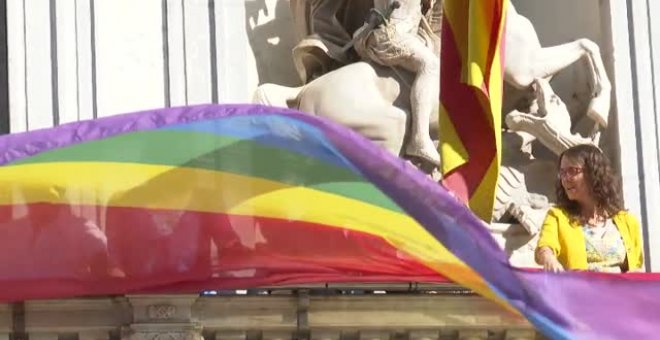 La bandera del orgullo no ondea en todas las comunidades