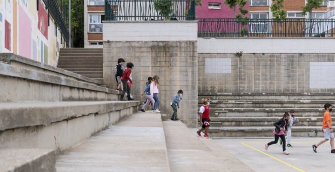 Barcelona aprova un acord per avançar en la pacificació dels entorns escolars