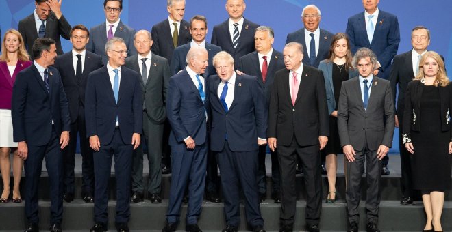 La imagen de la cumbre de la OTAN que evidencia la falta de mujeres en puestos de liderazgo: "Queda un trecho para la igualdad"