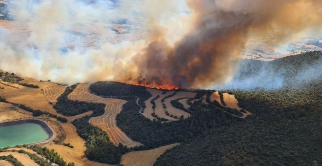 El foc torna a Artesa de Segre amb un incendi que ha cremat 130 hectàrees, meitat agrícoles meitat forestals