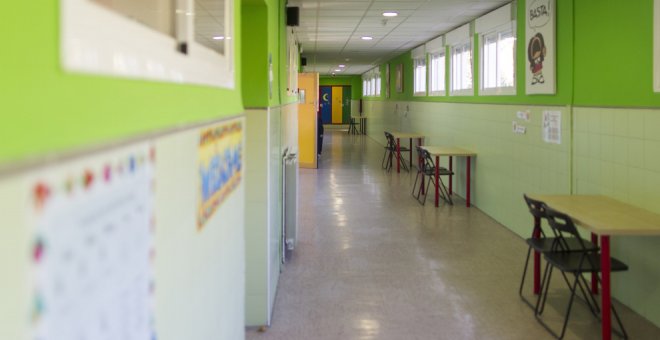 Denuncian la "privatización encubierta" del personal administrativo en centros educativos cántabros