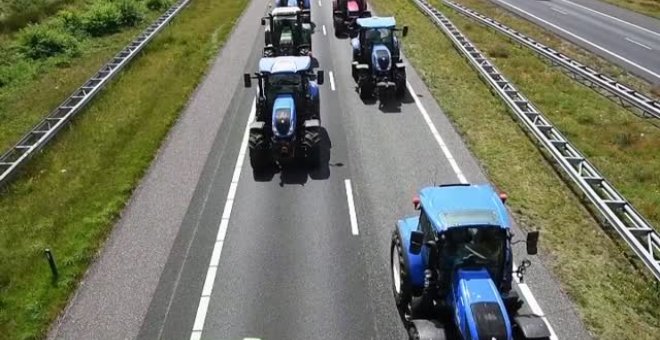 Histórico corte de carretera de los agricultores holandeses