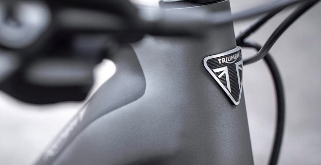 La bicicleta eléctrica de Triumph es todo un alarde de diseño, y está disponible en España