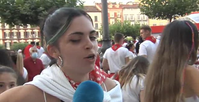 Turistas de cada rincón disfrutan de la fiesta de los Sanfermines