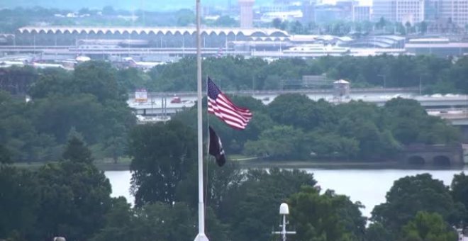 Biden ordena que la bandera de la Casa Blanca ondee a media asta en memoria de Abe