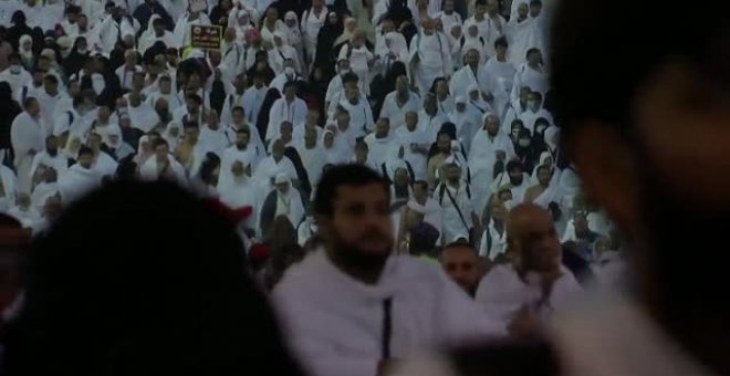 Un millón de peregrinos llegan a la ciudad saudita de Mina a celebrar el 'Jamarat' o ritual de la lapidación del diablo